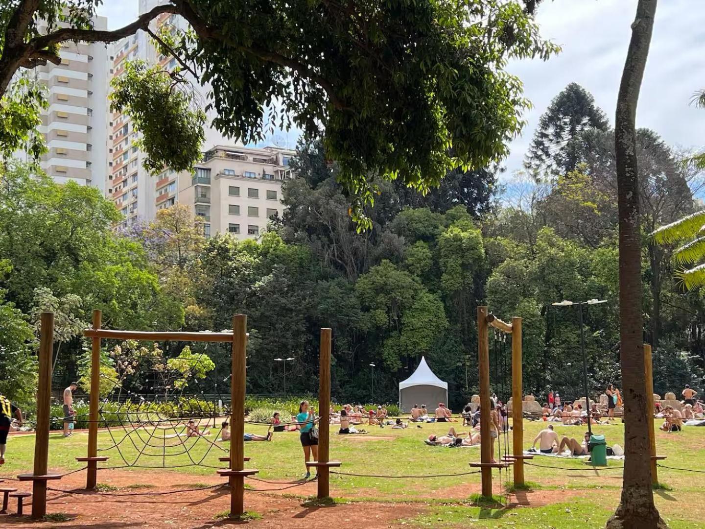 Apartamento Com Ampla Vista, Pq Augusta, 11 Andar, Metro